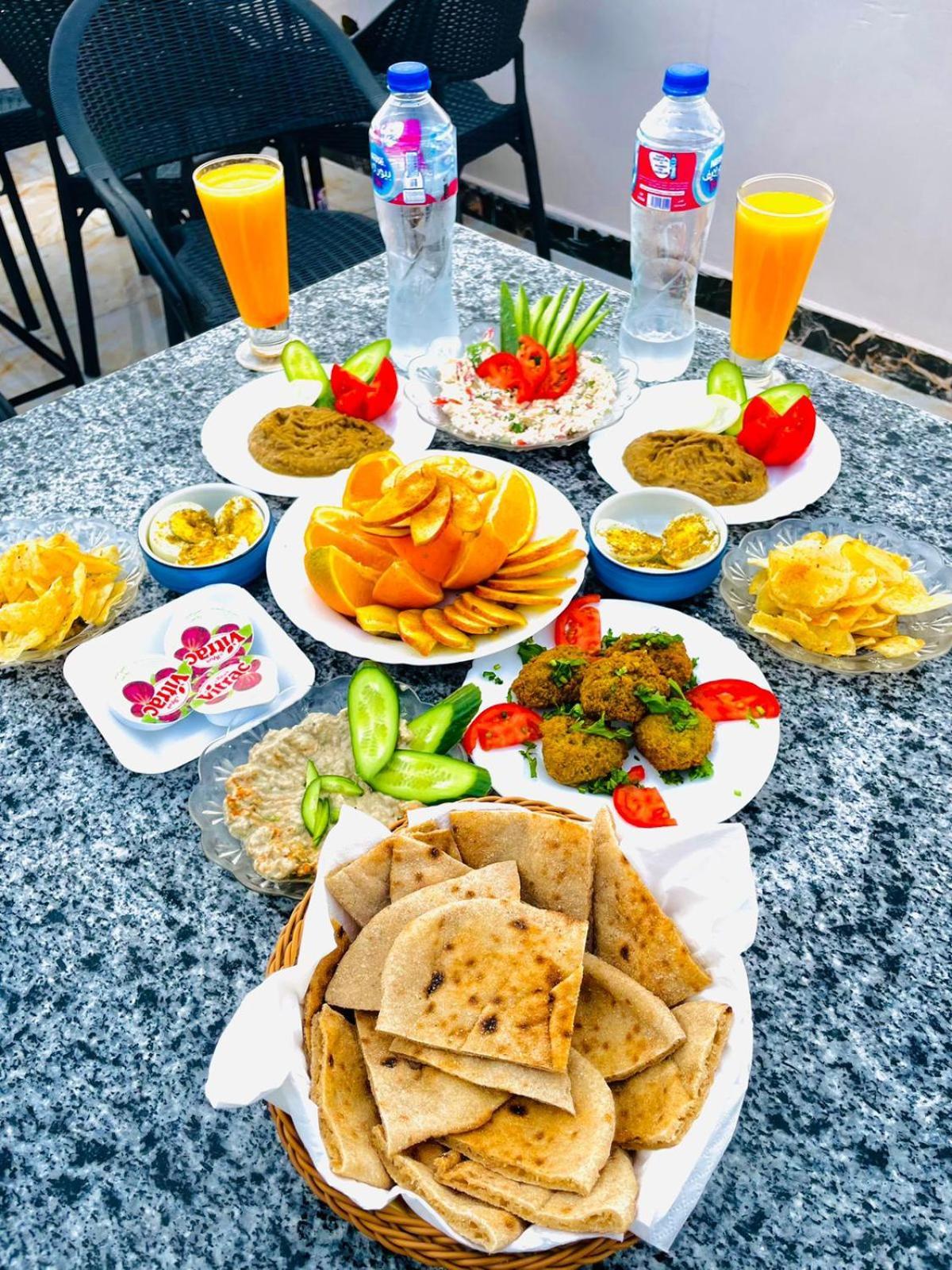 Momen Pyramids Inn Kafret el-Gabal Eksteriør billede